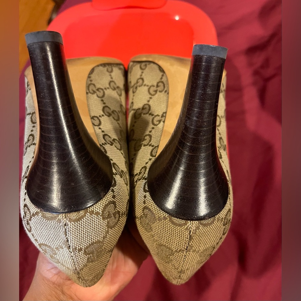 Gucci Women's Beige Heels with Gold and Green-Red Stripes - Picture 5 of 7